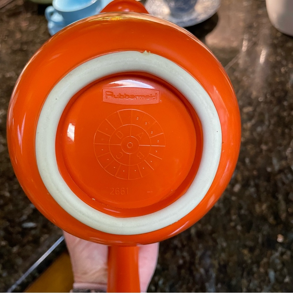 Vintage Rubbermaid 6 Cup Batter Bowl - Picture 6 of 9